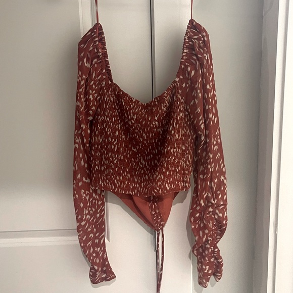 Lush Women's Red Abstract Print
Ruched Drawstring Cropped Top - Picture 4 of 4